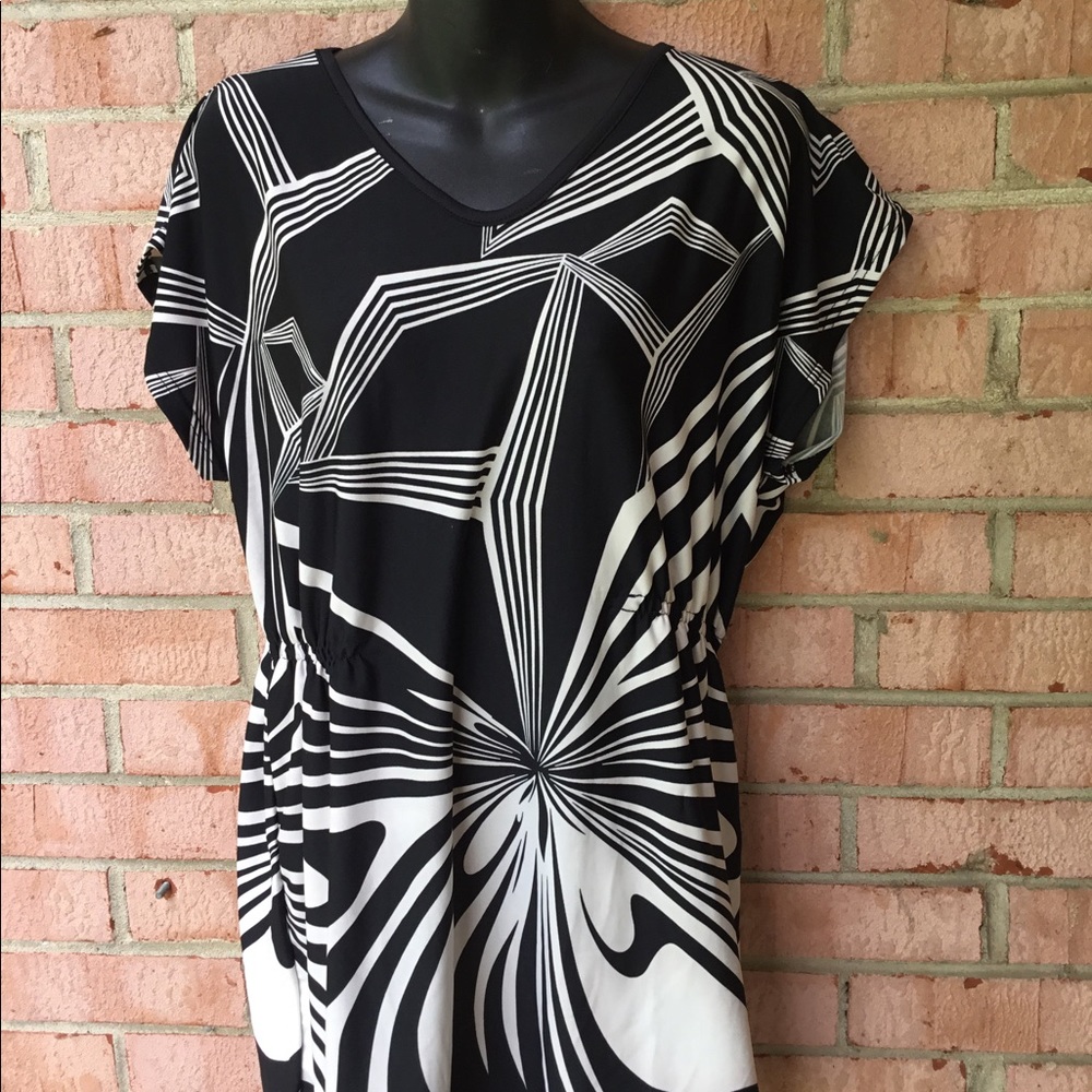Black/white abstract tunic